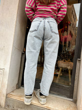 Carica l&#39;immagine nel visualizzatore di Gallery, Jeans Boysfriend Strappo
